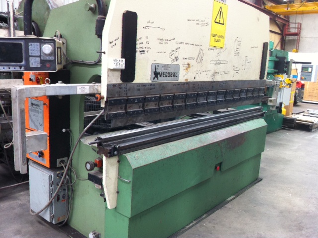 USED MEGOBAL 3M X 100 TONNE CNC PRESSBRAKE